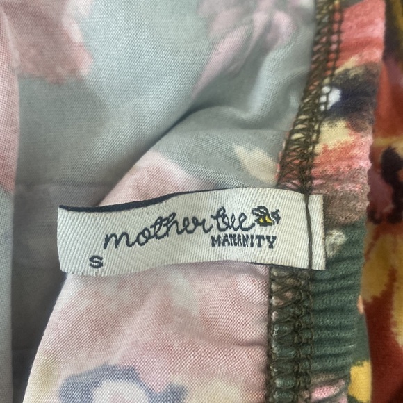 Mother Bee Maternity Floral off the shoulder dress - Picture 3 of 5